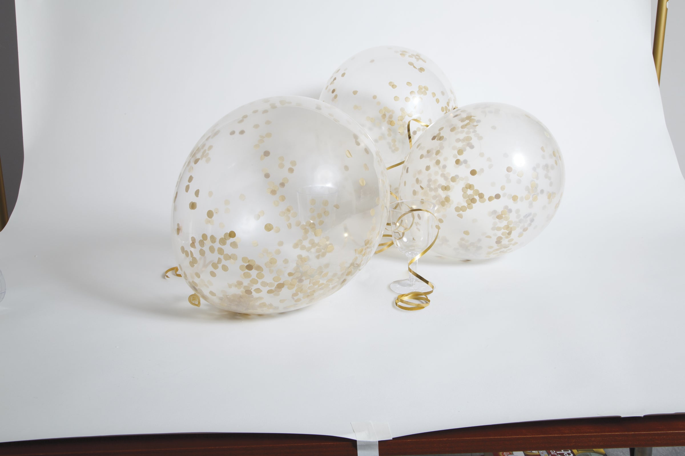 6 ballons en latex avec confettis doré à l'intérieur