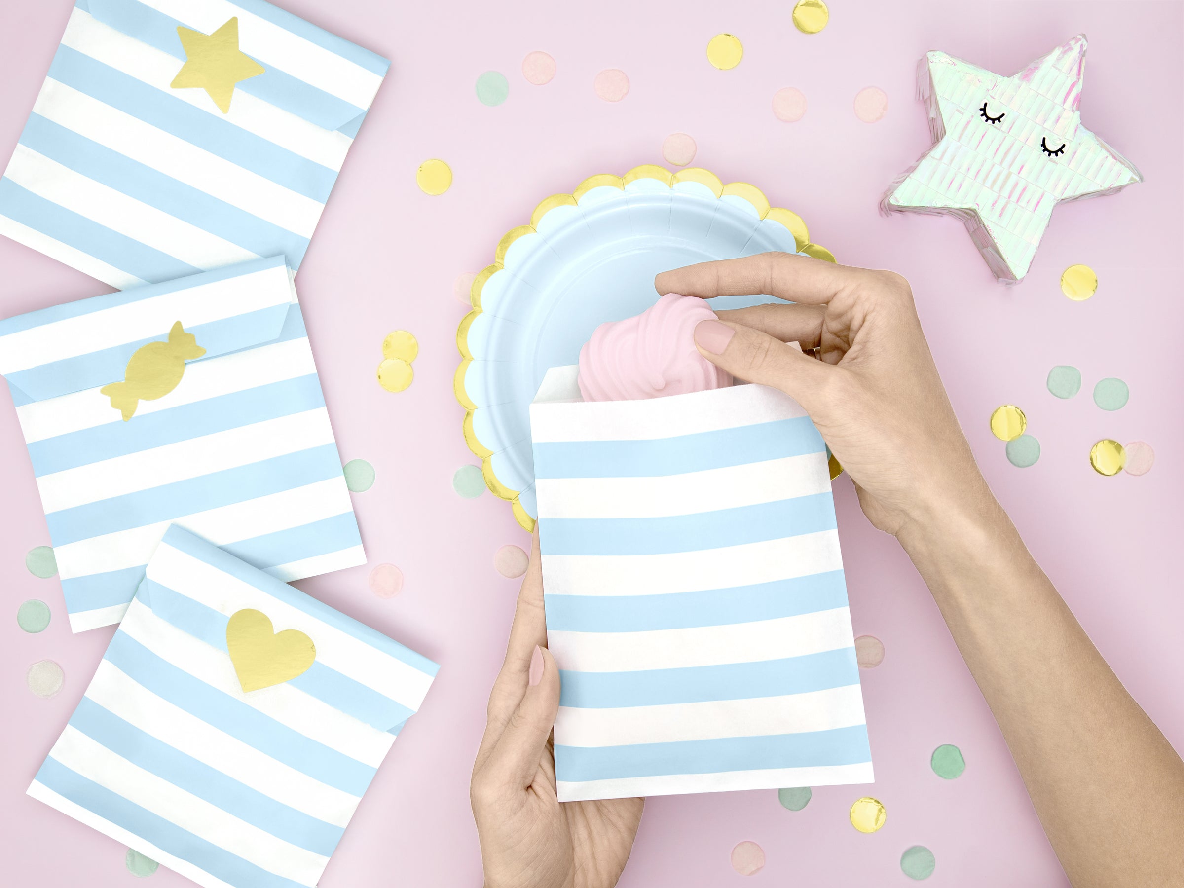 6 assiettes bleues pastel en carton - Yummy