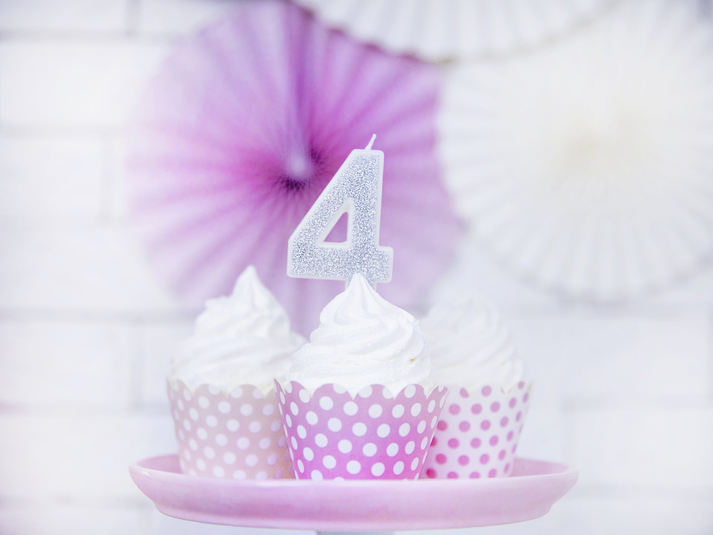 Bougie anniversaire argentée chiffre 4