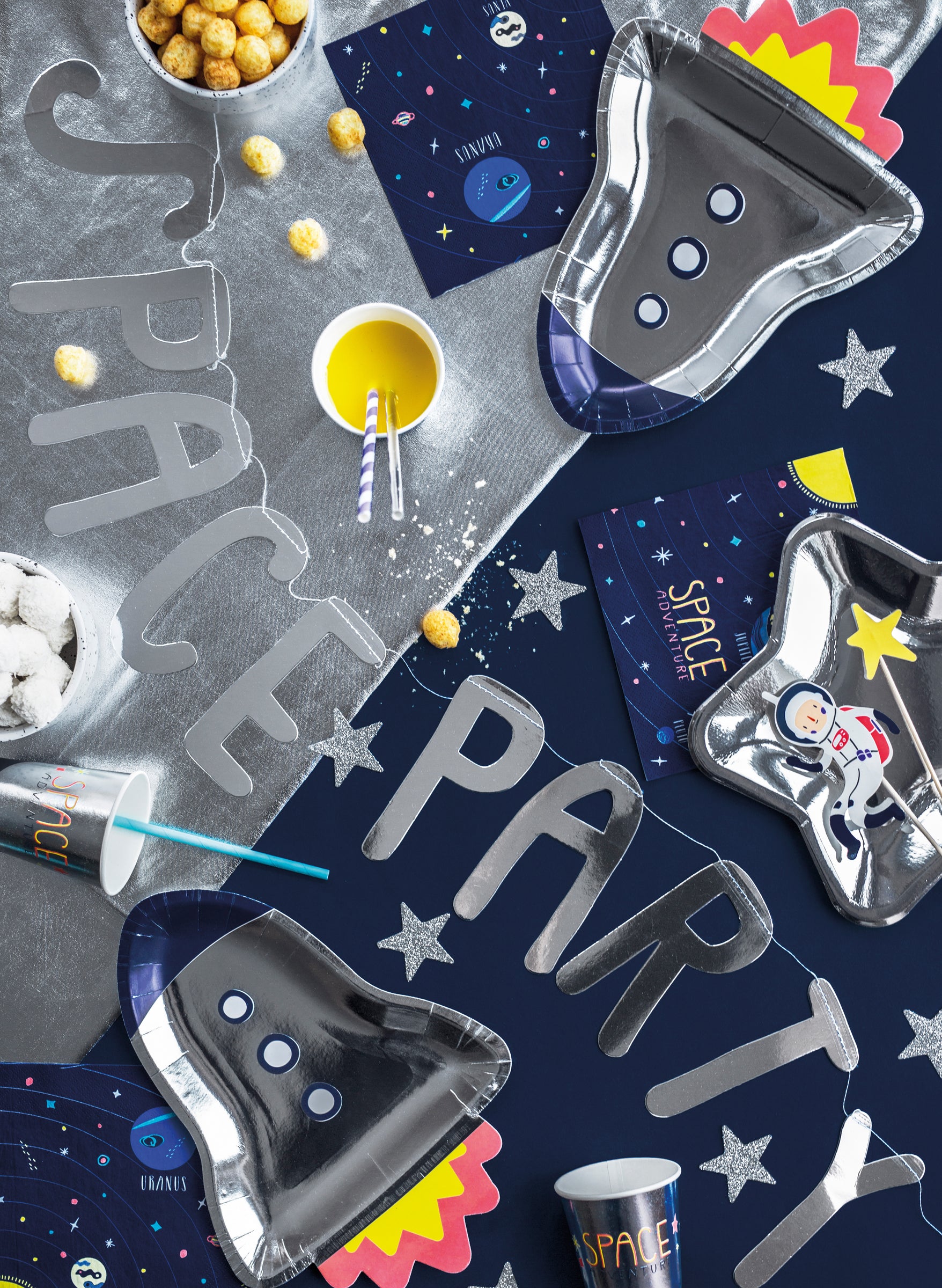 6 assiettes argentées en forme de fusée en carton - Space Party