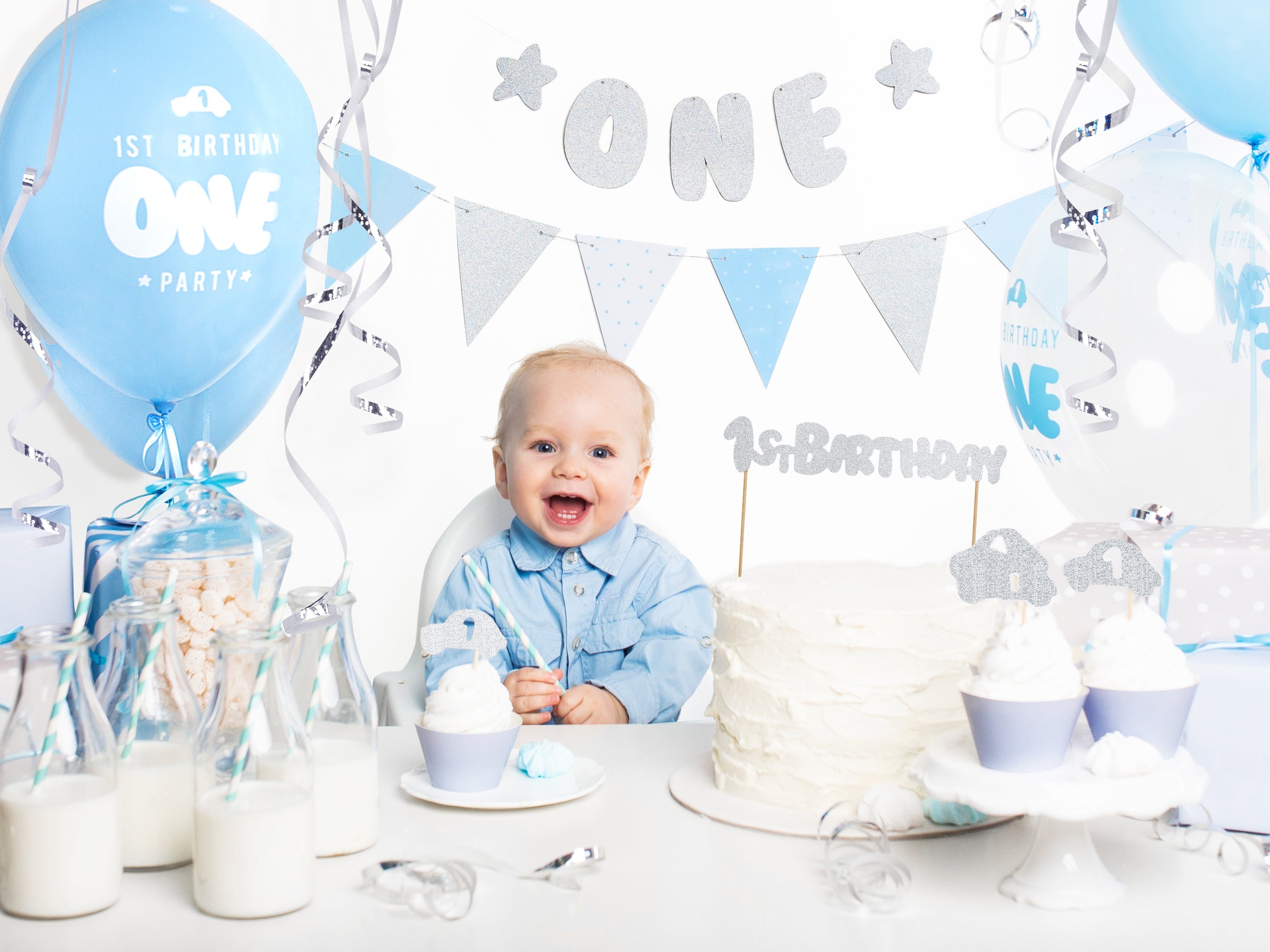 Guirlande fanions motifs à pois bleus en papier - Blue 1st Birthday
