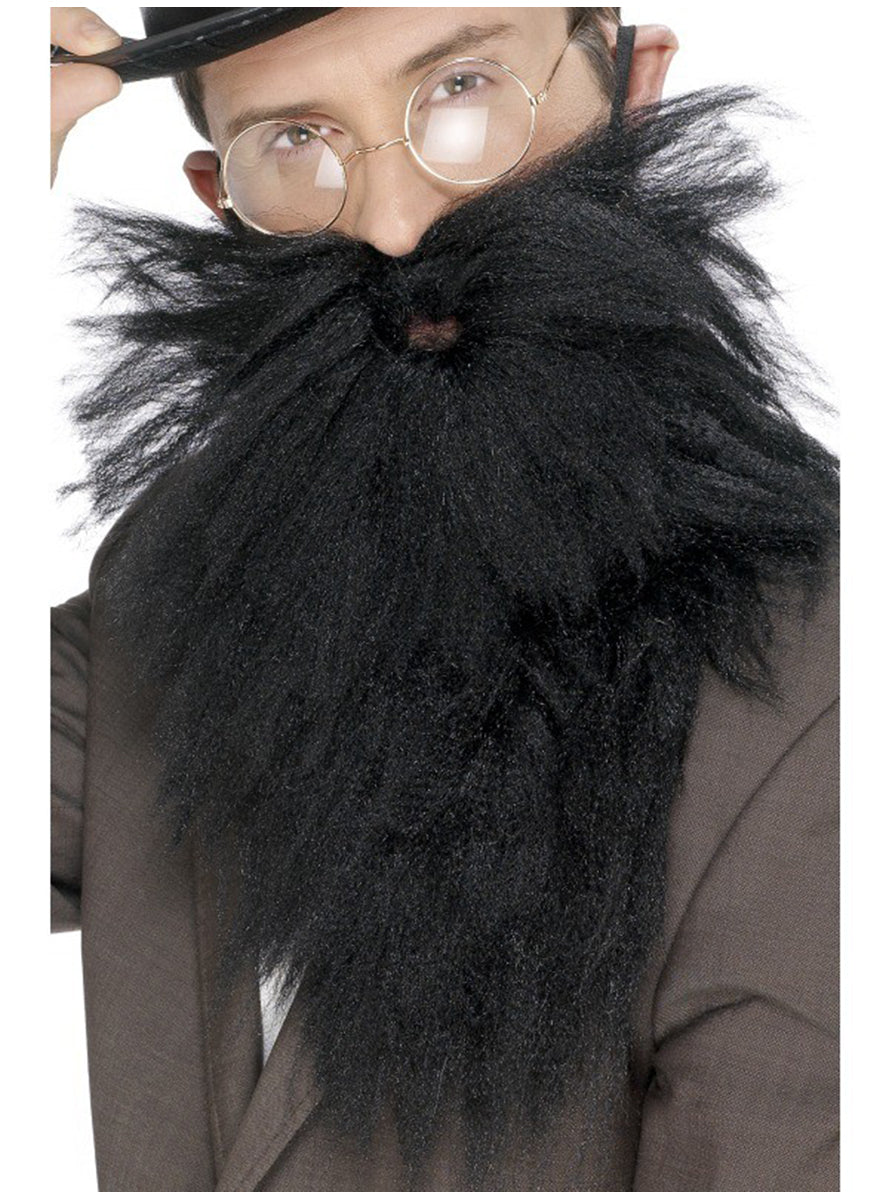 Barbe longue et moustache noire