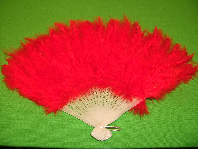 éventail plumes rouge