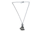 collier d'horreur main squelette metal